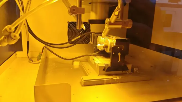 Six-sided press for HPHT synthetic diamond production equipment