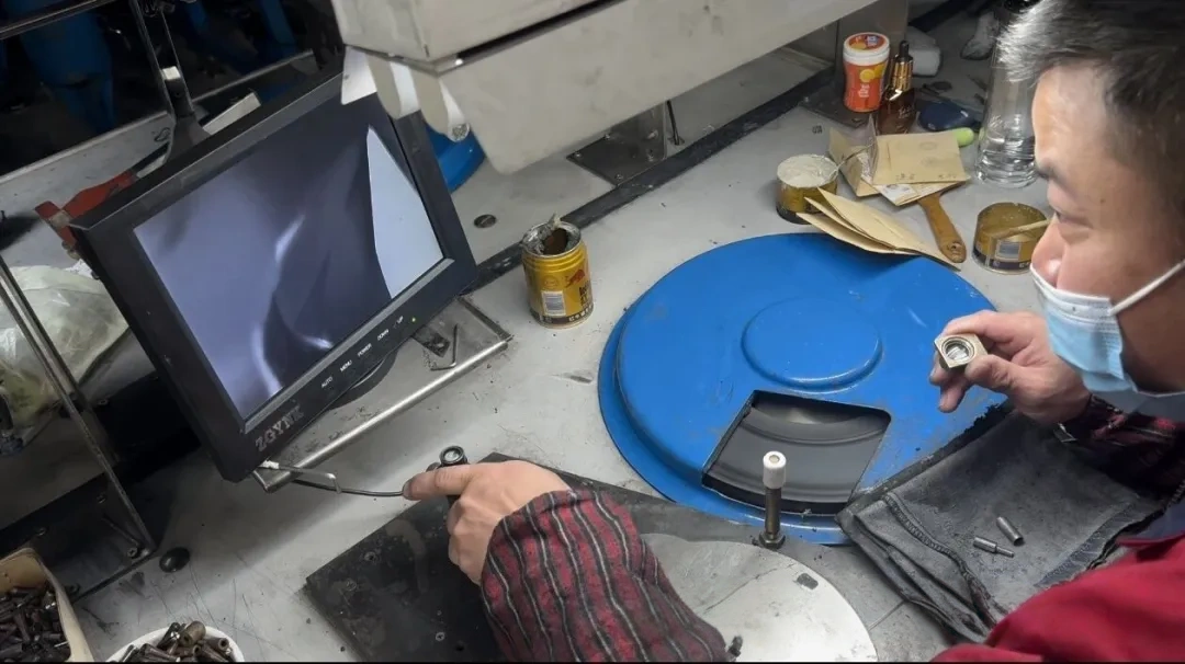 Demonstration of Manual Cutting