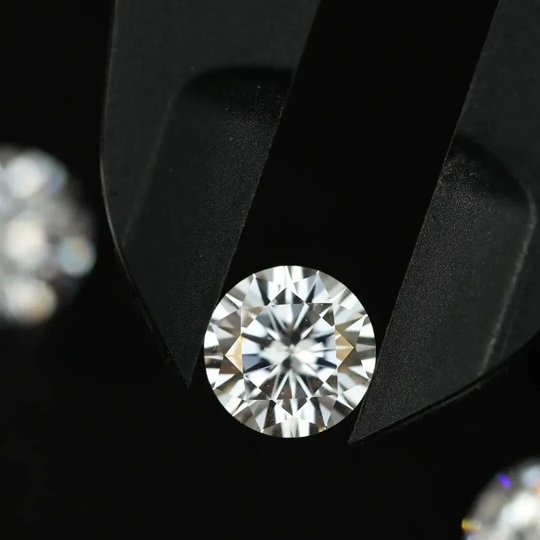 Diamonds on display after precision polishing 1