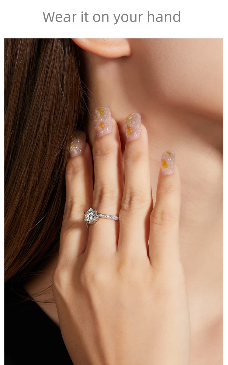 How a 1-carat lab-grown diamond women's ring looks on the finger