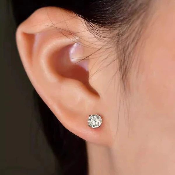 Lab-grown diamond stud earrings
